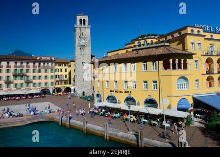 Altstadt mit Torre Apponale, Gardasee, Riva del Garda, Trentino, Provinz Trient, Italien Stockfoto