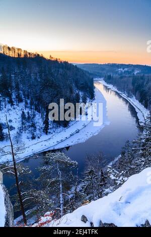 Am frühen Morgen über der Moldau im Winter Stockfoto