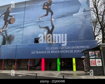 Paris, Frankreich, People Shopping Inside, Louis Vuitton, LVMH „Pop Up Store“, louis vuitton Store (Pont N-euf), Paris Plakatwand Stockfoto