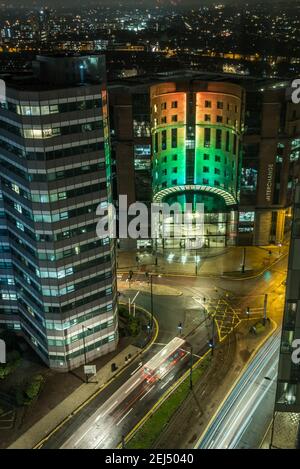 Croydon Straßenverkehr bei Nacht Stockfoto