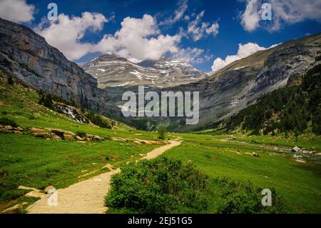 Ordesa Valley und Soaso Cirque (Aragon, Spanien) im Sommer /Pyrenäen, Spanien) ESP: Valle de Ordesa y Circo de Soaso (Aragón) en verano (Pirineos) Stockfoto