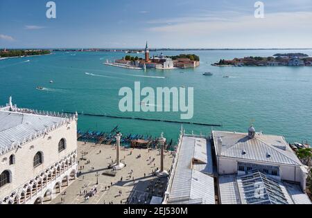 Luftaufnahmen vom Markusturm auf San Giorgio Maggiore und die Lagune von Venedig, Venetien, Italien Stockfoto