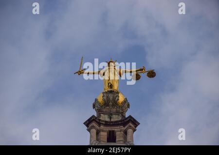 Lady Justice Statue auf dem Central Criminal Court, Old Bailey, London. Stockfoto