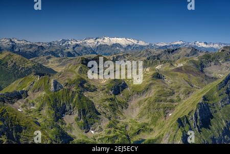 Mont Valier. Blick auf das Aran-Tal und das Maladetas- und Aneto-Massiv (Ariège, Frankreich) Stockfoto