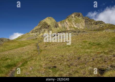 Blick vom Còth de Maubèrme (Bergpass). Im Hintergrund der Gipfel von Maubèrme (Aran-Tal, Katalonien, Spanien) Stockfoto