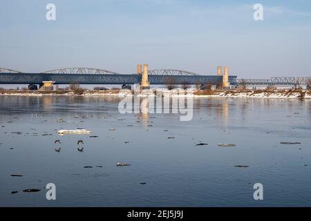 Die historische Brücke über die Weichsel in Tczew. Winterlandschaft..Polen, Europa. Stockfoto