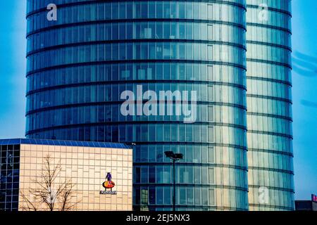 Rabobank Hauptsitz in Utrecht, Niederlande, am 20. Februar 2021. Der niederländische Kreditgeber Rabobank wird seine Belegschaft in den nächsten fünf Jahren um 5000 Mitarbeiter reduzieren, nachdem die Gewinne durch die globale Pandemie niedergeschlagen wurden. Die Rabobank verzeichnete €1.096 einen Nettogewinn von 2020 Millionen, 50% weniger als im vorangegangenen Berichtszeitraum. Der Effekt von Covid-19 zeigte sich vor allem in der Höhe der Wertminderungsaufwendungen, die auf €1.913 Millionen anstiegen und sich im Laufe des kommenden Jahres voraussichtlich verschlechtern werden. Foto von Robin Utrecht/ABACAPRESS.COM Stockfoto