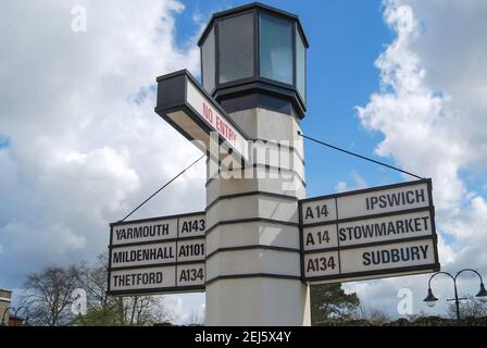 "Salzsäule" Meilenstein, Angel Hill Square, Bury St Edmunds, Suffolk, England, Vereinigtes Königreich Stockfoto