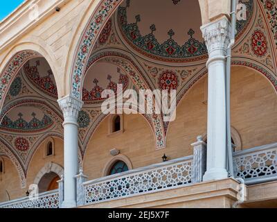 Die Arkaden Vor Dem Eingang Der Moschee In Manavgat Stockfoto