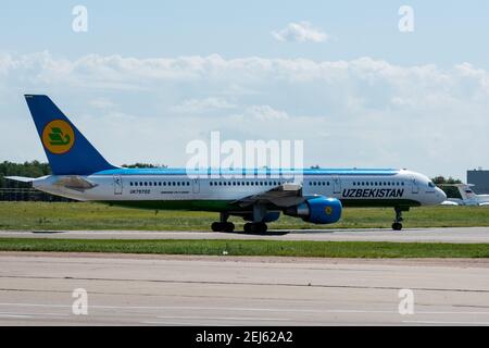 2. Juli 2019, Moskau, Russland. Flugzeug Boeing Boeing 757-200 Uzbekistan Airways am Flughafen Vnukovo in Moskau. Stockfoto