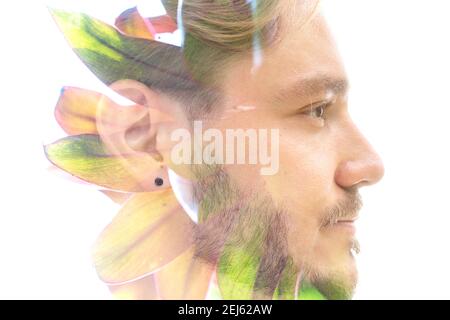 Ein Mann Profil Porträt kombiniert mit Palmen Blätter doppelt Belichtung Stockfoto