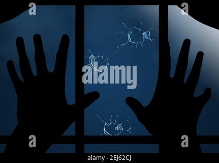 Einschusslöcher sind in Glas in einem Wohnfenster zu sehen, während in dieser Illustration über Waffengewalt im Vordergrund silhouettierte Hände gehalten werden. Stockfoto