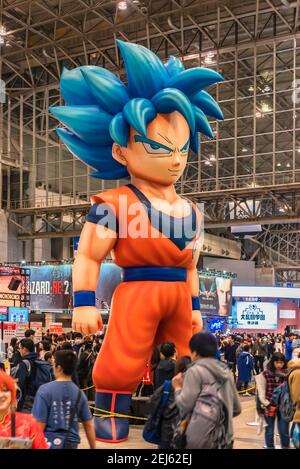 chiba, japan - dezember 22 2018: Riesige aufblasbare Struktur der Son Goku Charakter aus der Anime-und Manga-Serie von Dragon Ball unter der ceil stehend Stockfoto