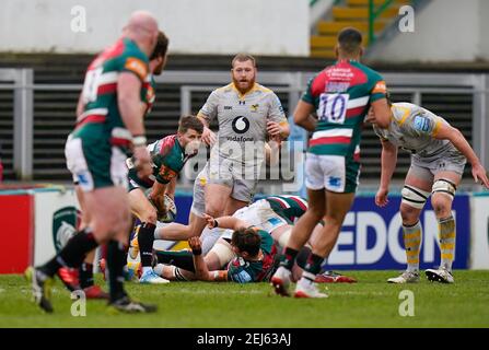 Leicester Tigers Scrum-Half Richard Wigglesworth Pässe den Ball während einer Gallagher Premiership Runde 10 Rugby Union Spiel, Freitag, 20. Februar 2021, in Stockfoto