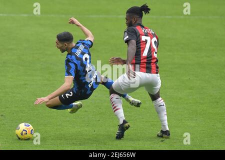 Mailand, Italien. Februar 2021, 21st. Achraf Hakimi von Inter und Frank Jessie von Mailand während der Serie A Fußballspiel zwischen AC Mailand und FC Internazionale im San Siro Stadion in Mailand (Italien), 21th. Februar 2021. Foto Andrea Staccioli/Insidefoto Kredit: Insidefoto srl/Alamy Live News Stockfoto