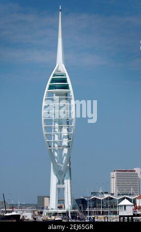 AJAXNETPHOTO. 2005. PORTSMOUTH, ENGLAND. - SPINNAKER TURM - DOMINIERT HAFENEINGANG UND RUNDEN TURM. FOTO: JONATHAN EASTLAND/AJAX REF:D52706 0202 Stockfoto