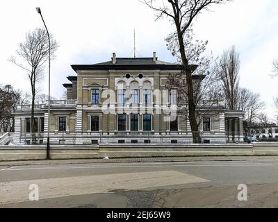 Lodz, Polen - Februar 22 2020 Fassade eines alten Gebäudes voller Ornamente und Reliefs Stockfoto