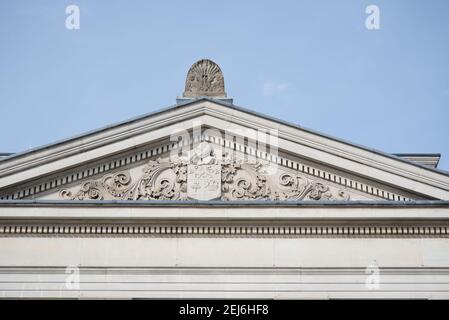 Bermondsey Rathaus Bath House Lofts Pediment Tympanon Mantel Arme Antefix Antefixae Stockfoto