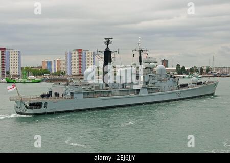 Die Royal Navy Typ 42 Zerstörer HMS Gloucester (D96) gesehen Ankunft in Portsmouth Harbor, UK am 11th. Mai 2011. Stockfoto