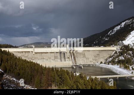 Libby Dam auf dem Kootenai River und nahenden Sturm. Lincoln County, Montana. (Foto von Randy Beacham) Stockfoto