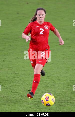 Orlando, Florida, USA . 21. Februar 2021: Kanada-Verteidiger ALLYSHA CHAPMAN (2) fährt den Ball während des SheBelieves Cup Argentinien gegen Kanada Spiel im Exploria Stadium in Orlando, FL am 21. Februar 2021. Quelle: Cory Knowlton/ZUMA Wire/Alamy Live News Stockfoto