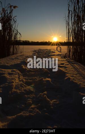 Sonnenuntergang im Schnee Stockfoto