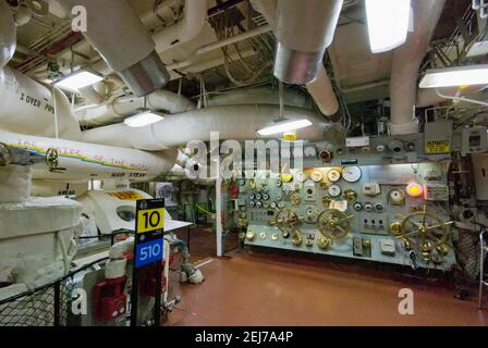 Maschinenraumkontrollen am USS Midway Flugzeugträger Museumsschiff, San Diego, Kalifornien, USA Stockfoto