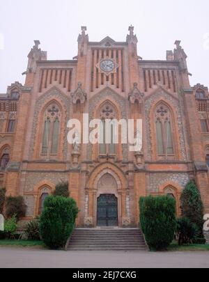 FACHADA DE LA UNIVERSIDAD DE COMILLAS - 1883/89. AUTOR: MARTORELL J / DOMENECH L. ORT: UNIVERSIDAD PONTIFICIA. Comillas. Kantabrien. SPANIEN. Stockfoto