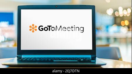 POZNAN, POL - SEP 23, 2020: Laptop-Computer mit Logo von GoToMeeting, einem Online-Meeting, Desktop-Sharing und Videokonferenz-Software-Paket Stockfoto