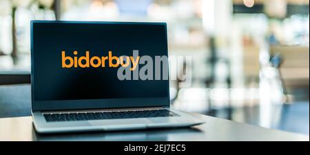 POZNAN, POL - SEP 23, 2020: Laptop-Computer mit Logo von bidorbuy, einer E-Commerce-Website Stockfoto