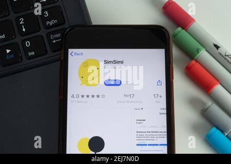 New York, USA - 17. Februar 2021: SimSimi Mobile App Icon auf dem Telefonbildschirm, illustrative Editorial Stockfoto