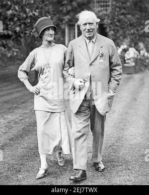 HERBERT ASQUITH (1852-1928) britischer liberaler Staatsmann mit seiner zweiten Frau Margot Tennant um 1920 Stockfoto