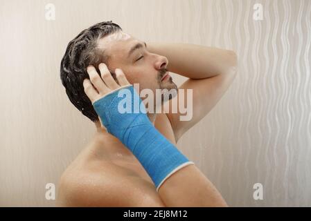 Nehmen Dusche Hand in Fiberglas gewickelt Stockfoto