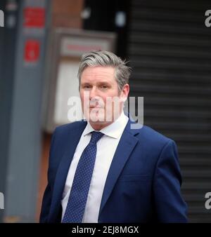 London, England, Großbritannien. Februar 2021, 22nd. Der britische Labour-Parteivorsitzende KEIR STARMER wird gesehen, wie er LBC Radio in London verlässt. Kredit: Tayfun Salci/ZUMA Wire/Alamy Live Nachrichten Stockfoto