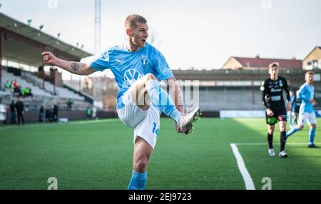 Malmoe, Schweden. Februar 2021, 21st. Felix Beijmo (14) von Malmoe FF beim Svenska Cup Spiel zwischen Malmoe FF und Vasteraas SK bei Malmoe Idrottsplats in Malmoe. (Foto Kredit: Gonzales Foto/Alamy Live News Stockfoto