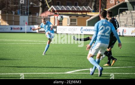 Malmoe, Schweden. Februar 2021, 21st. Felix Beijmo (14) von Malmoe FF beim Svenska Cup Spiel zwischen Malmoe FF und Vasteraas SK bei Malmoe Idrottsplats in Malmoe. (Foto Kredit: Gonzales Foto/Alamy Live News Stockfoto