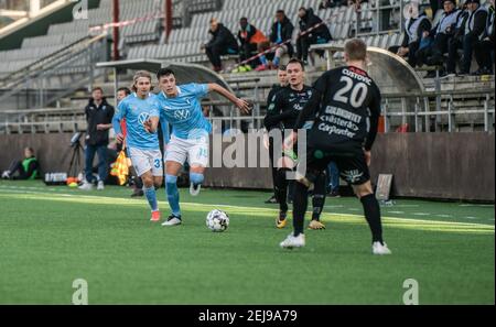 Malmoe, Schweden. Februar 2021, 21st. Anel Ahmedhodzic (15) von Malmoe FF beim Svenska Cup Spiel zwischen Malmoe FF und Vasteraas SK bei Malmoe Idrottsplats in Malmoe. (Foto Kredit: Gonzales Foto/Alamy Live News Stockfoto