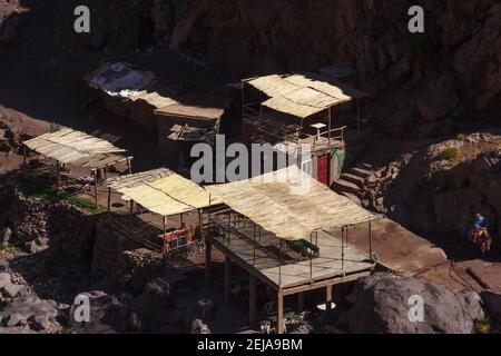 Struktur für den Rest auf dem Weg zum Gipfel des toubkal, dem größten Berg des Atlas in marokko Stockfoto