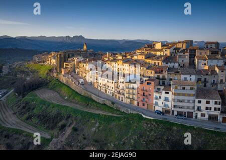 Horta de Sant Joan bei Sonnenaufgang. Luftaufnahme (Katalonien, Spanien) ESP: Horta de Sant Joan al amanecer. Vista aérea (Cataluña, España) Stockfoto