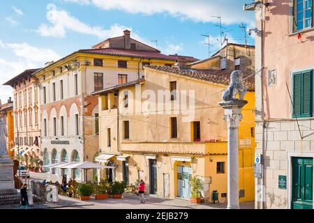 Pietrasanta Toskana: Blick auf den Hauptplatz und die Kathedrale Stockfoto