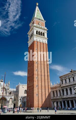 Markusturm oder Markusturm am Markusplatz, Glockenturm des Markusplatzes, Campanile di San Marco, Venedig, Venetien, Italien Stockfoto