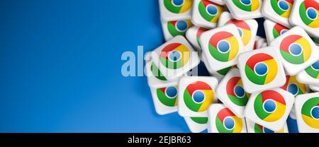 Logos der Google Browser Chrome App auf einem Haufen. Webbannergröße mit Kopierbereich - selektiver Fokus Stockfoto