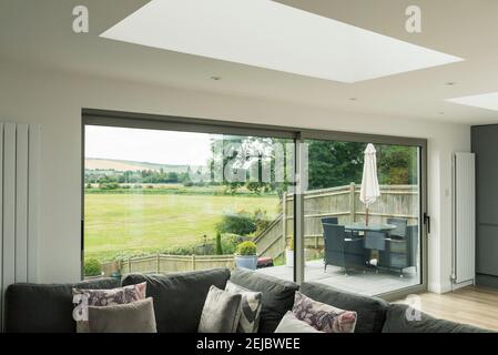 Ein Beispiel für einen hellen Himmel wie / Dachleuchte / Deckenleuchte in einem modernen Zuhause. Stockfoto