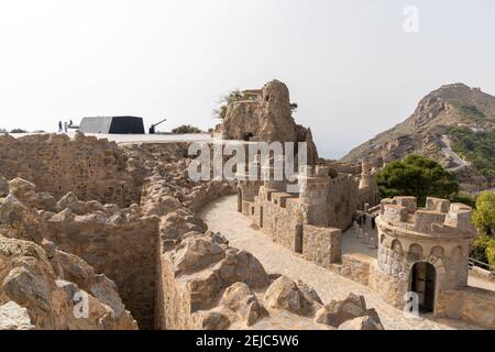 La Azioha, Spanien - 20. Februar 2021: Die Festung Bateria de Castilitos in den Bergen der Costa Calida am Mittelmeer in Murcia Stockfoto