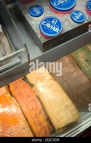 Kaviar im Russ & Daughters Cafe eröffnet im Jahr 2014, zum 100th-jährigen Jubiläum von Russ & Daughters. Eines der 10 besten Restaurants in New York City. Stockfoto