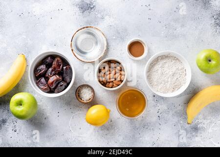 Verschiedene Zutaten für veganes Backen Stockfoto
