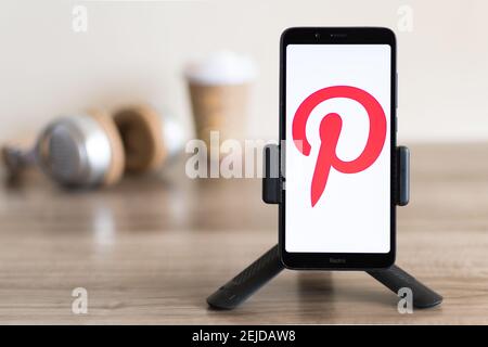 BEER SHEVA, ISRAEL - 11. Feb 2021: Beer Sheva, Israel - 11. Februar 2021: Pinterest Mobile Anwendung auf dem Smartphone-Bildschirm. Nahaufnahme von Smart Stockfoto