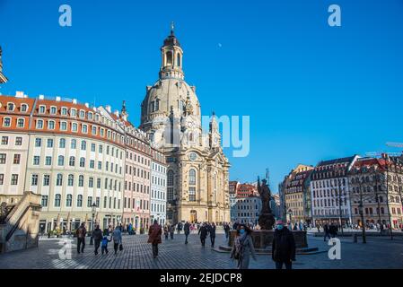 Dresden, Deutschland. Februar 2021, 21st. Ein Wahrzeichen ist die prächtige Kathedrale des protestantischen Christentums, die Frauenkirche am Neumarkt. Quelle: Ulrich Georg Dostmann/dpa-Zentralbild/ZB/dpa/Alamy Live News Stockfoto