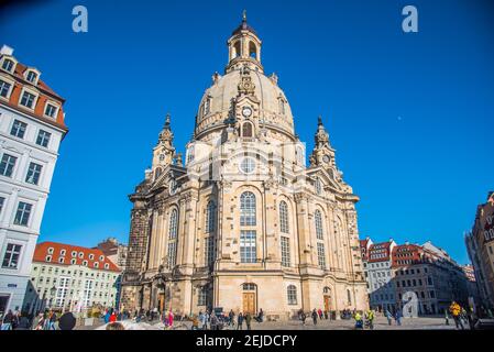 Dresden, Deutschland. Februar 2021, 21st. Ein Wahrzeichen ist die prächtige Kathedrale des protestantischen Christentums, die Frauenkirche am Neumarkt. Quelle: Ulrich Georg Dostmann/dpa-Zentralbild/ZB/dpa/Alamy Live News Stockfoto