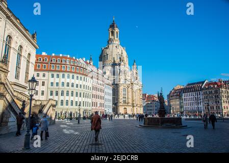 Dresden, Deutschland. Februar 2021, 21st. Ein Wahrzeichen ist die prächtige Kathedrale des protestantischen Christentums, die Frauenkirche am Neumarkt. Quelle: Ulrich Georg Dostmann/dpa-Zentralbild/ZB/dpa/Alamy Live News Stockfoto